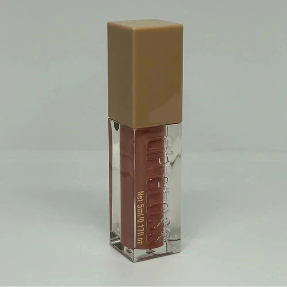 Hello Kiss - Moisturizing and Plumping Ultra Glossy Lip Gloss in Color Silk - Picture 2 of 6